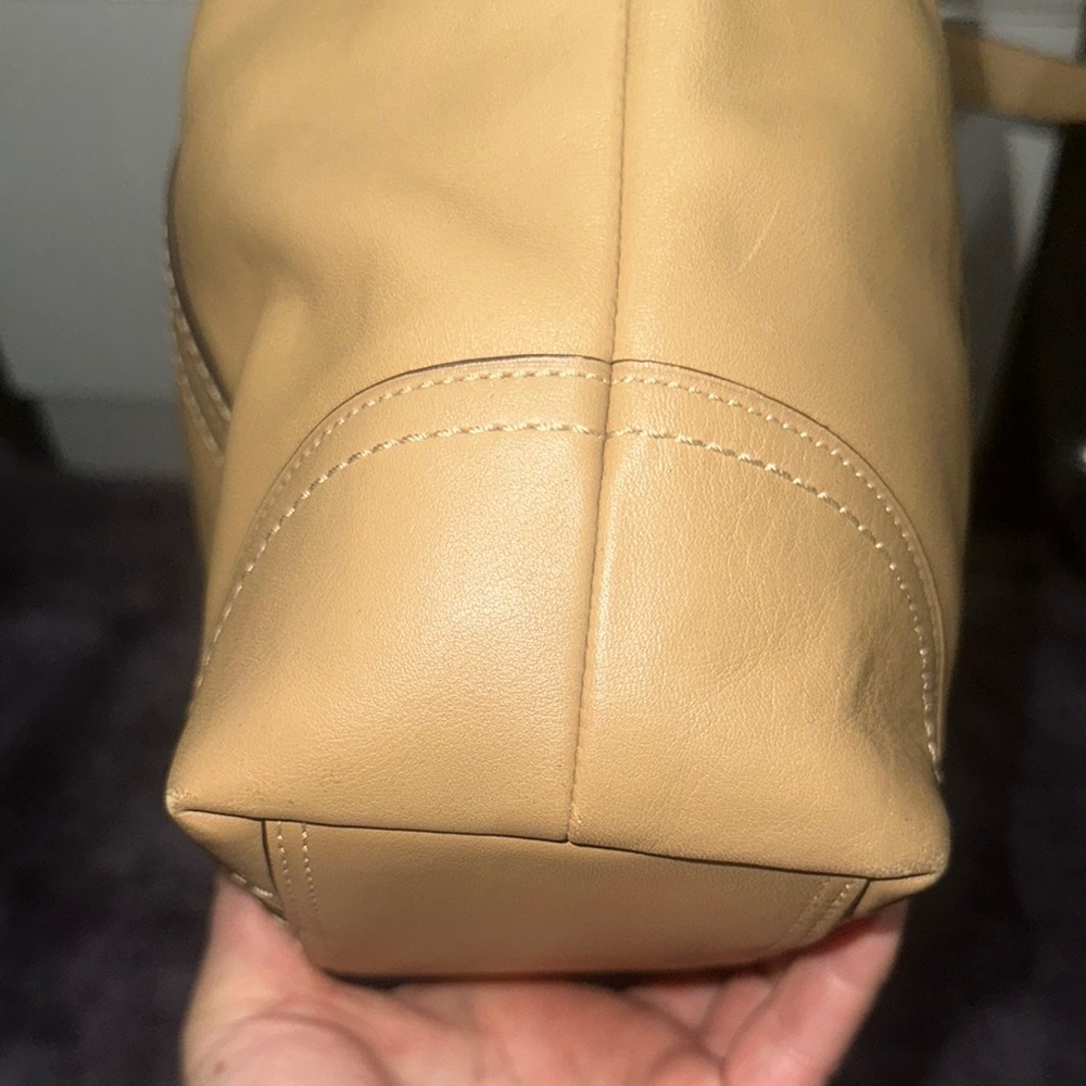 Coach Tan Leather Tote Bag.. Near excellent condition. - Picture 17 of 17